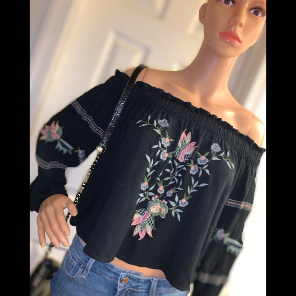 ✨ AE Boho Floral Off the Shoulder Top